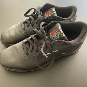 Men’s Size 10 Reebok Classics